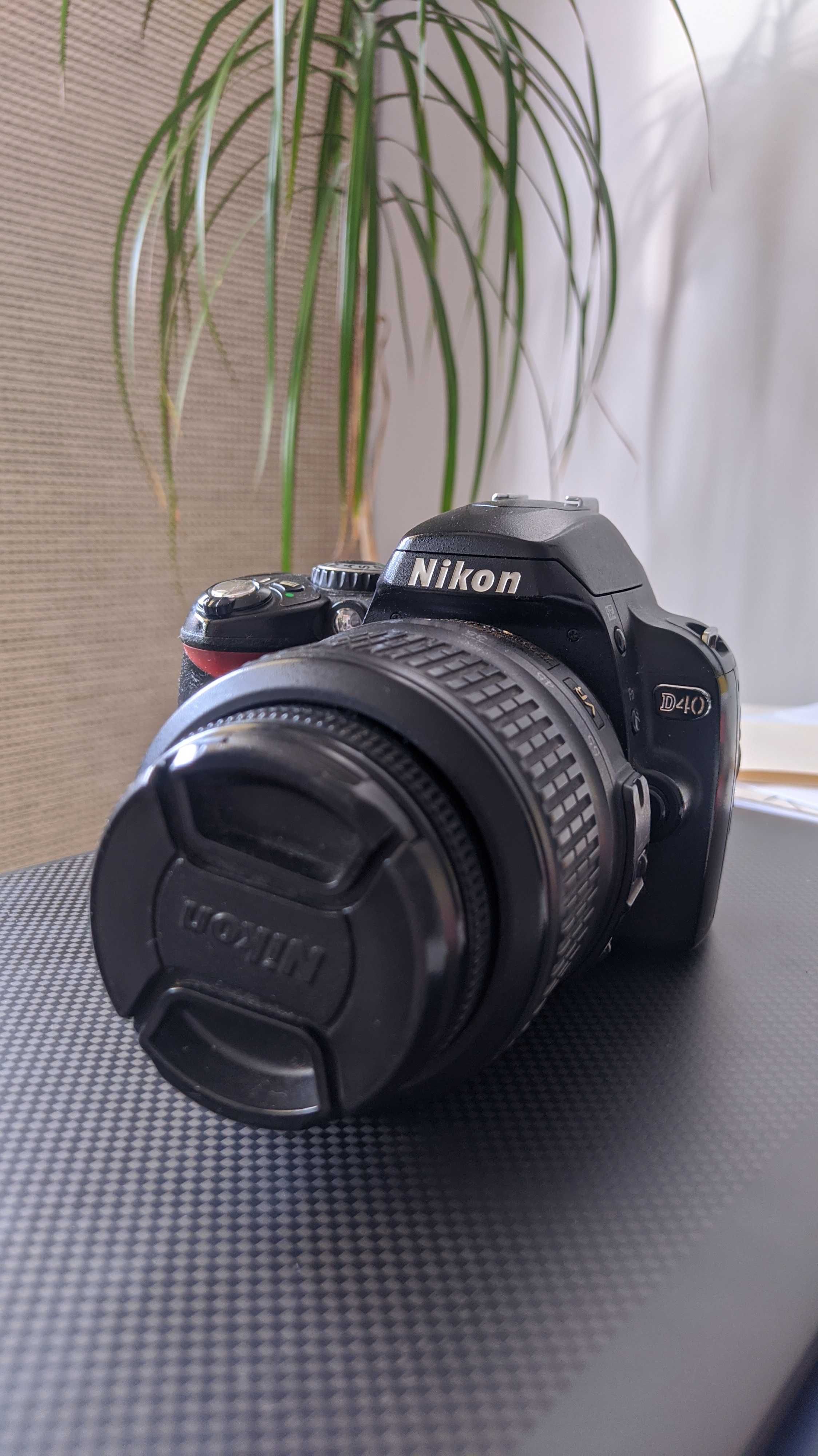 Nikon D40 si obiectiv Nikon AF-S 18-55