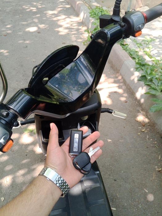 Skuter madel bonvi bo'lib to'lashga sotiladi ikki oyga 4 milyondan