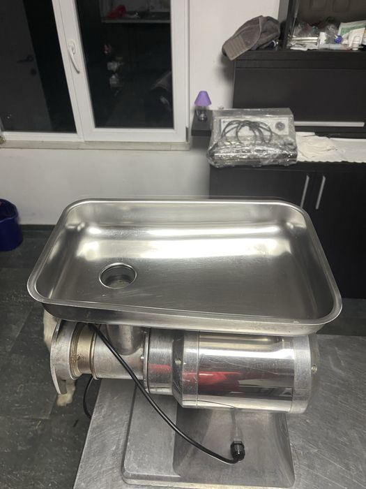 Masina profesionala de tocat carne