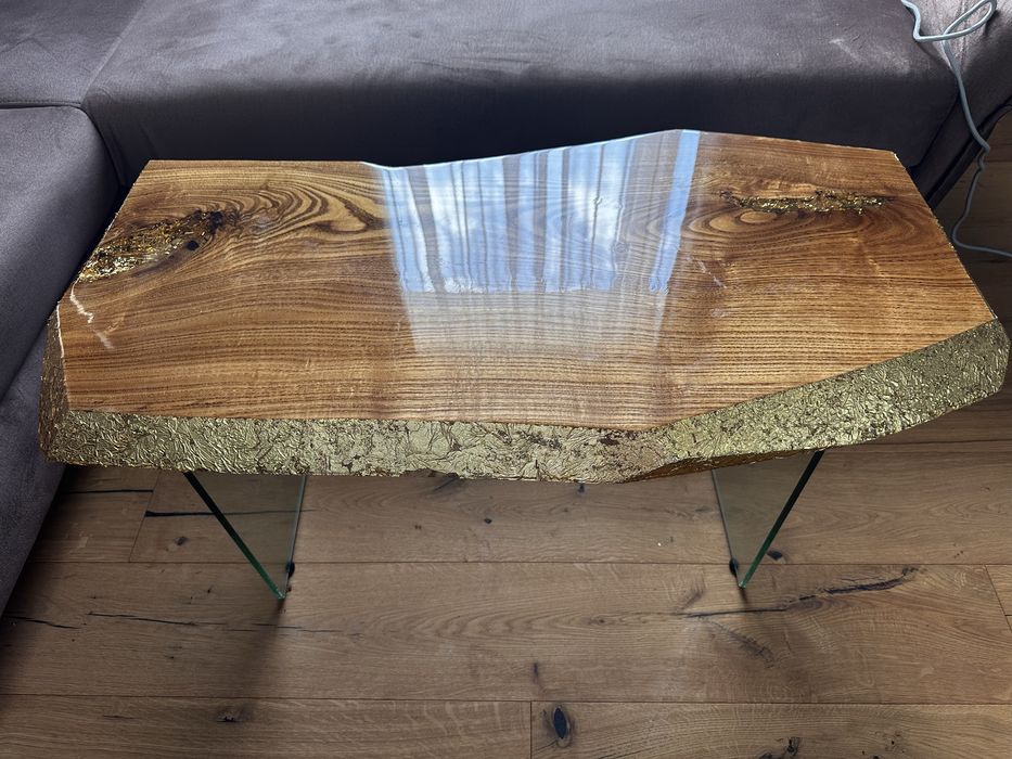 Холна дизайнерска маса от масив сефора златни мотиви