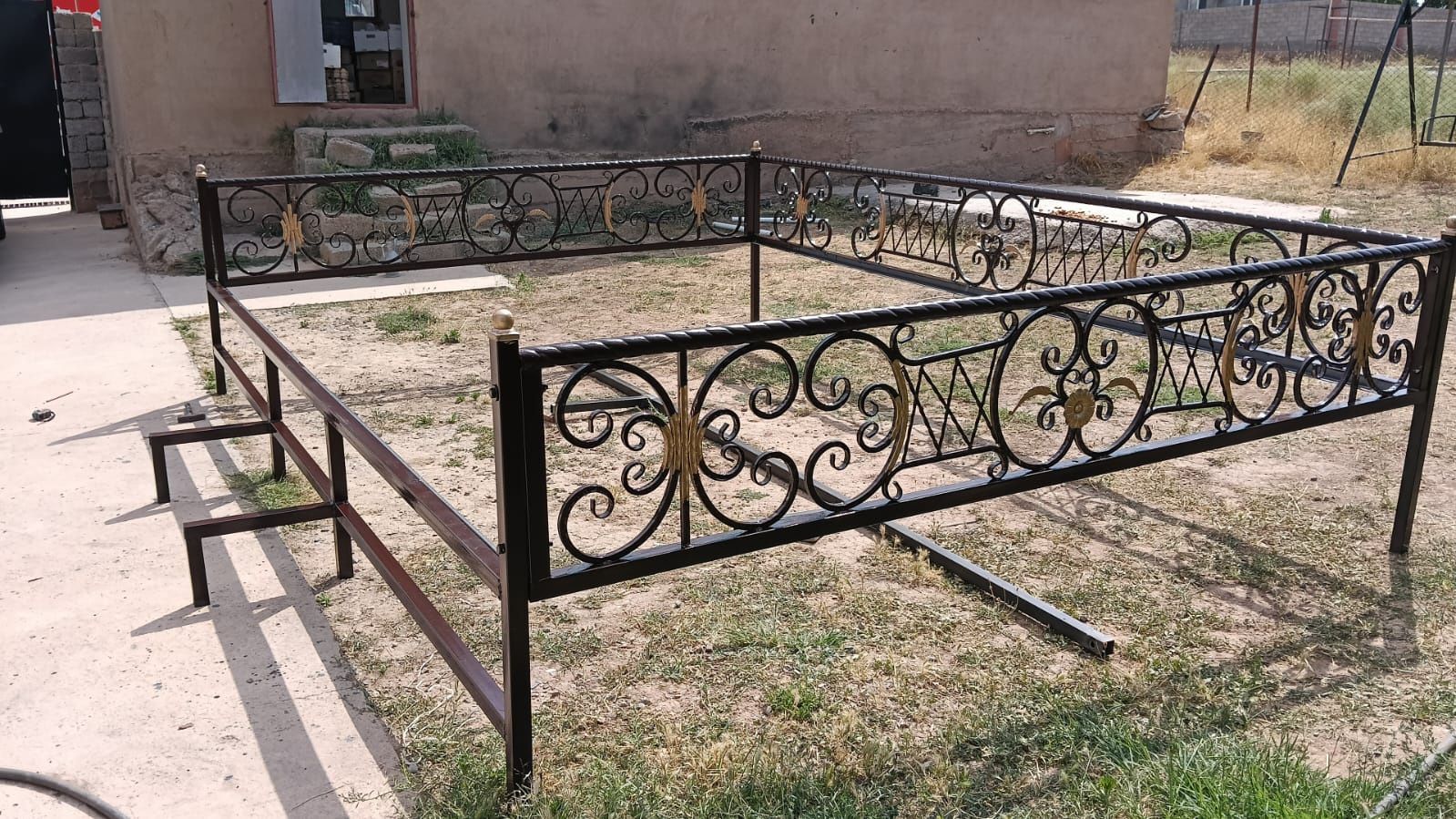 Тапчан,тапқан,тапщан