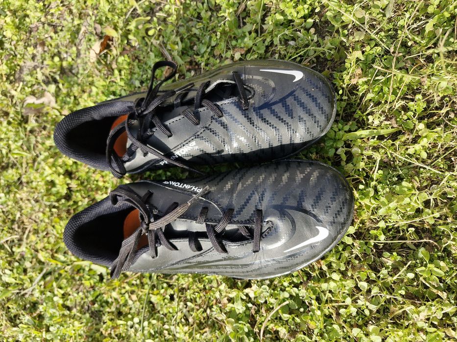 Ghete fotbal Nike Phantom GX

Marimea 36.5

Nu au fost