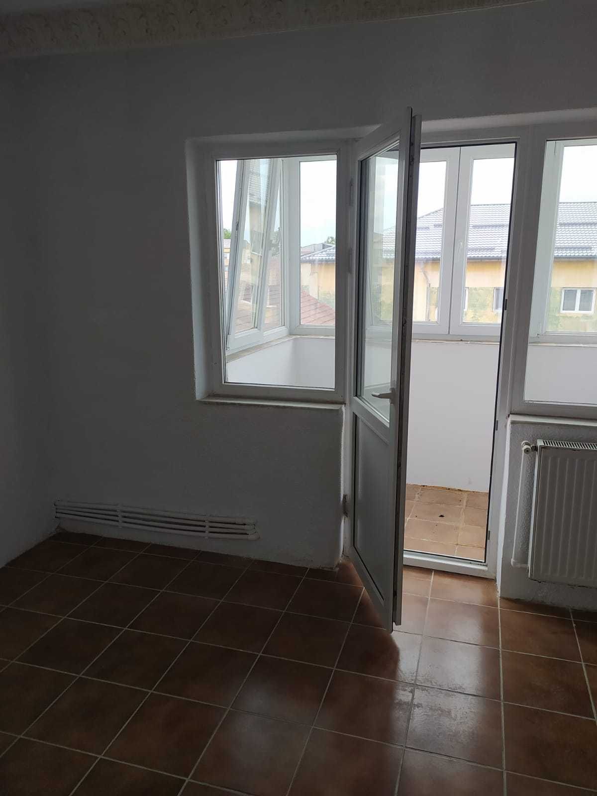 Apartament 3 camere decomandat 4/4 cu acoperis 62 mp