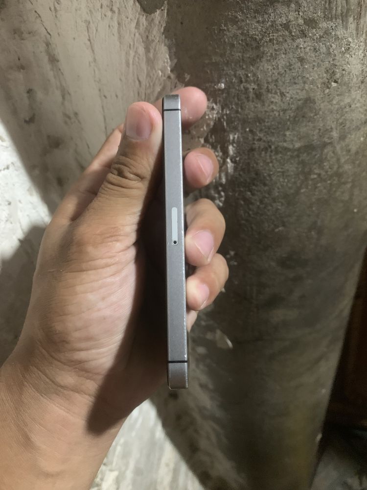 Iphone se1 sotiladi holati idial pamit 32 yomkist 82 aybi yoq