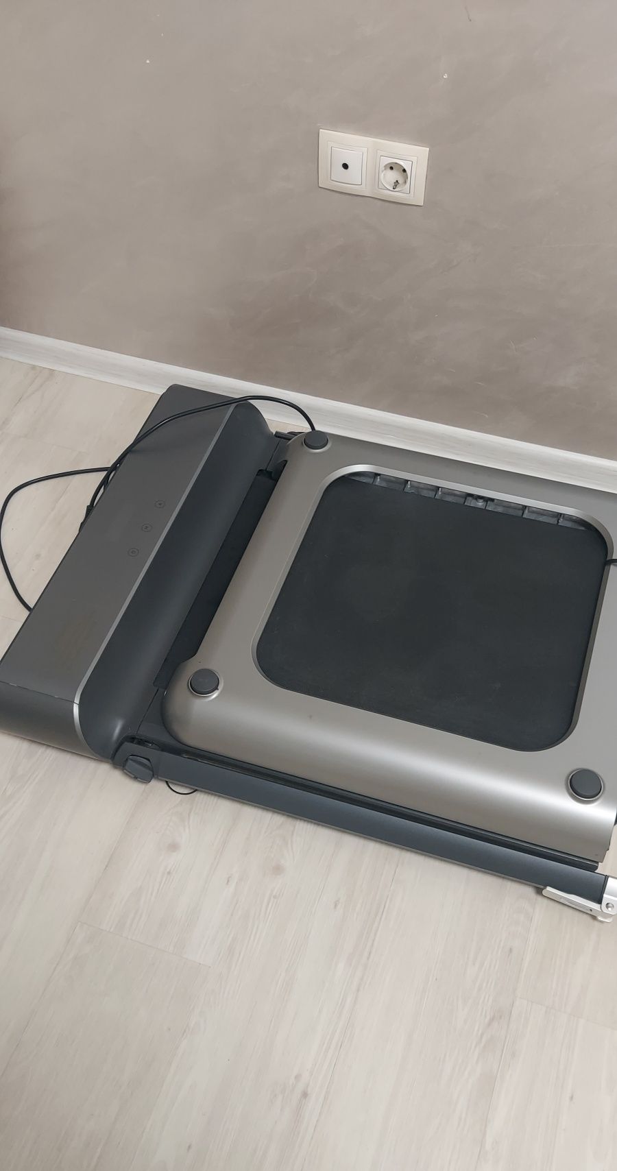 Сгъваема бягаща пътека WalkingPad R1 Pro 2в1
