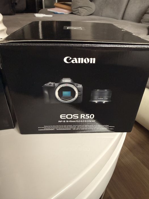 Canon EOS R50 фотоапарат