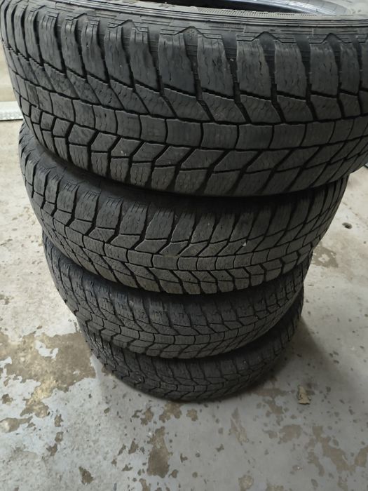 Зимни гуми за джип 215 70 16