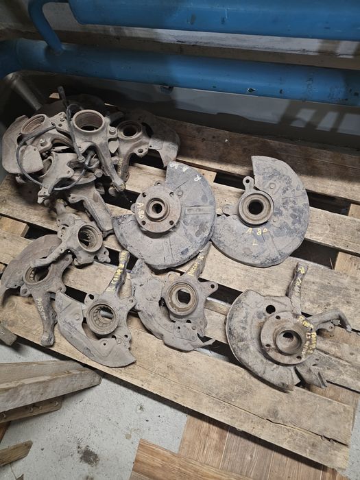 Цапфа , поворотный кулак ,ступица на фольсваген пассат,гольф, Ауди 80