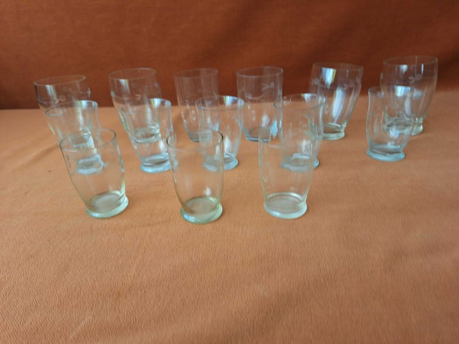 Set de pahare pentru apa, vin, folosite, stare buna