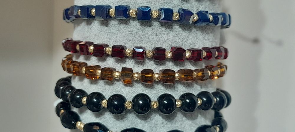Vând brățări cu aur de 14K și bile acrilice!