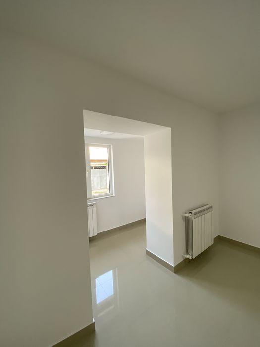 Ofer spre închiriere o cameră in incinta unui salon de înfrumusețare.