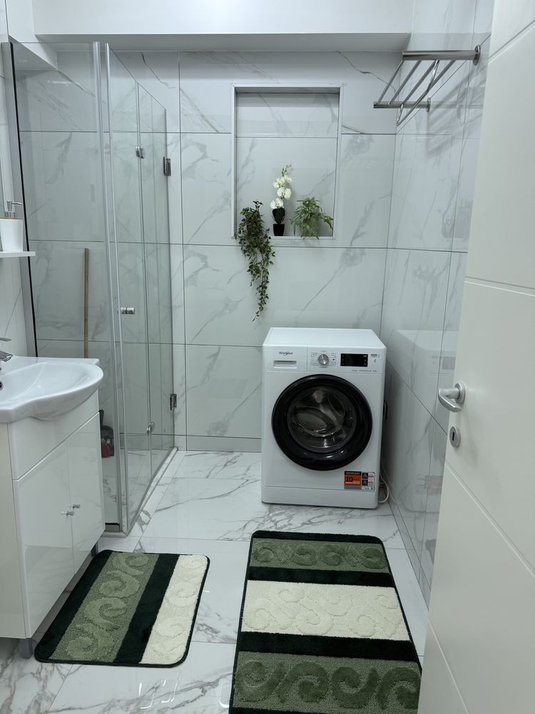Inchiriez apartament 3 camere decomandat