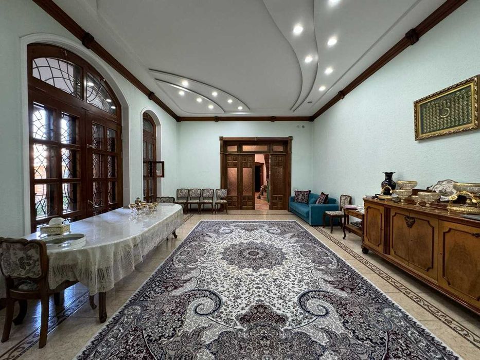 Дом 500 м2 участок 8 соток в центре. Метро Минор М.-Улугбекский (ИТ)