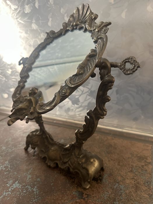 Oglinda din bronz masiv ,model exemplar . De colectie !