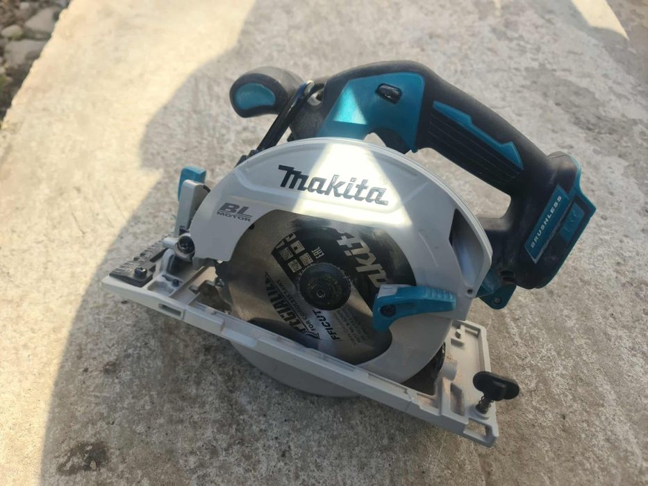 Circular Makita DHS680