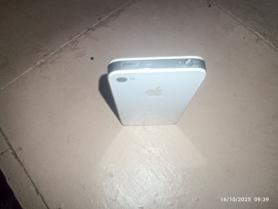 iPhone 4s holati yaxshi kabel bor Siniqlar yoʻq