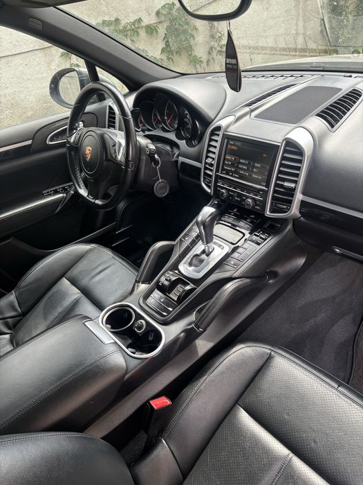 Porsche cayenne 3.0 D 2014 245 cai panoramic