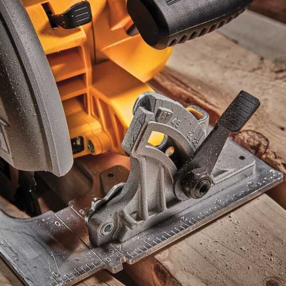 Циркуляр акумулаторен DeWALT DCS573NT, 18 V, 190 mm