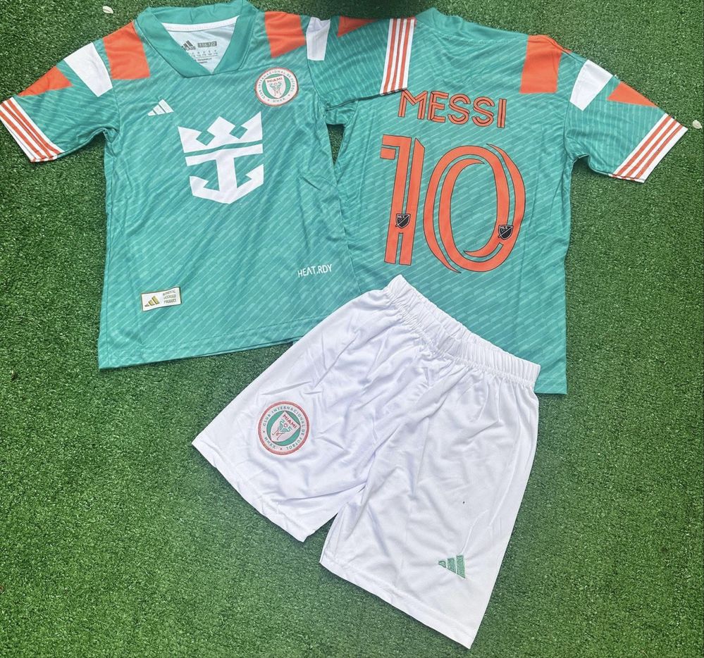 Oferta echipament fotbal copii masura 152 si 164 cm