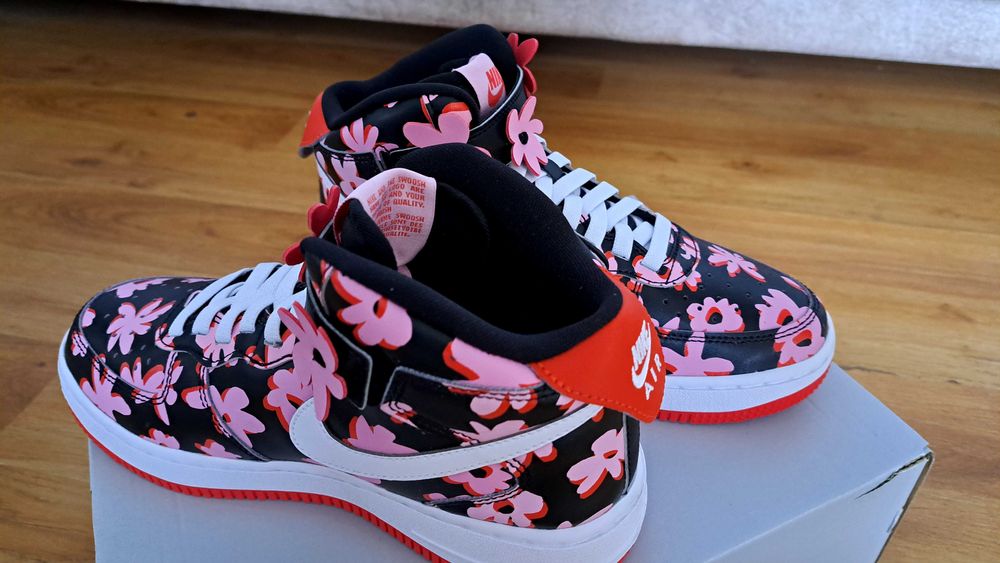 Adidasi air force one mid 36.5