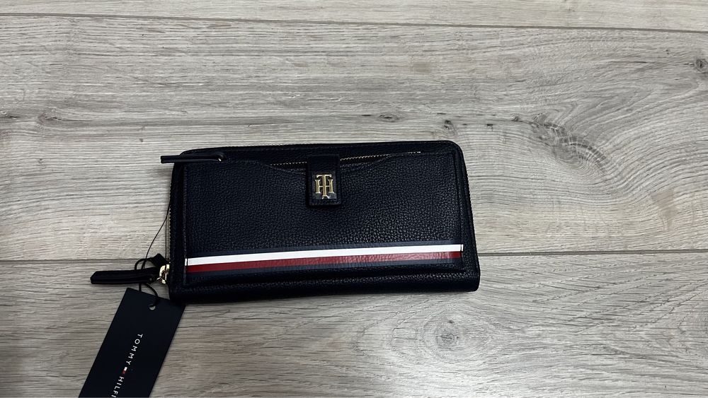 Кошельки от Tommy Hilfiger