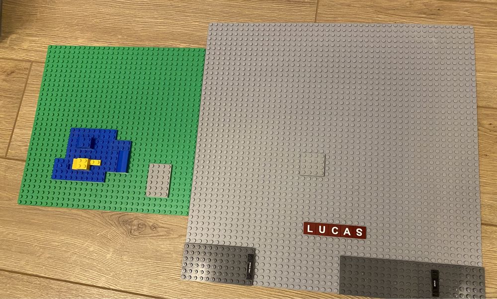 Lego finalizate piese placi de baza