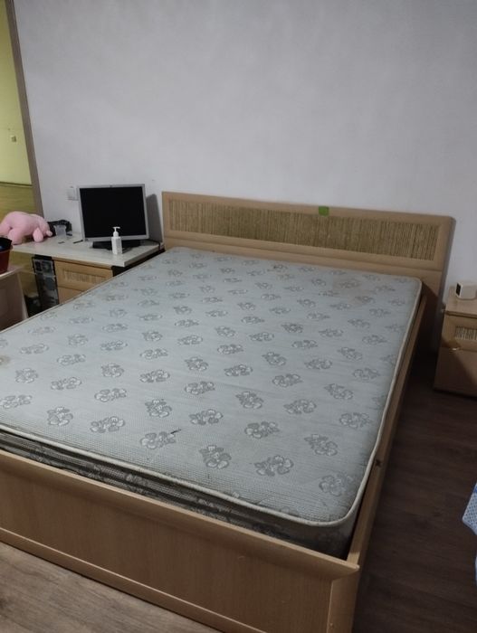 Двухспальная кровать