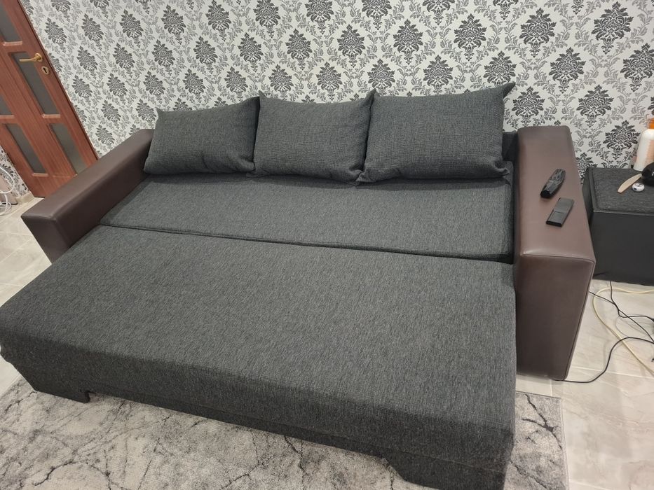 Vand canapea extensibila. Cu 2 fotolii
