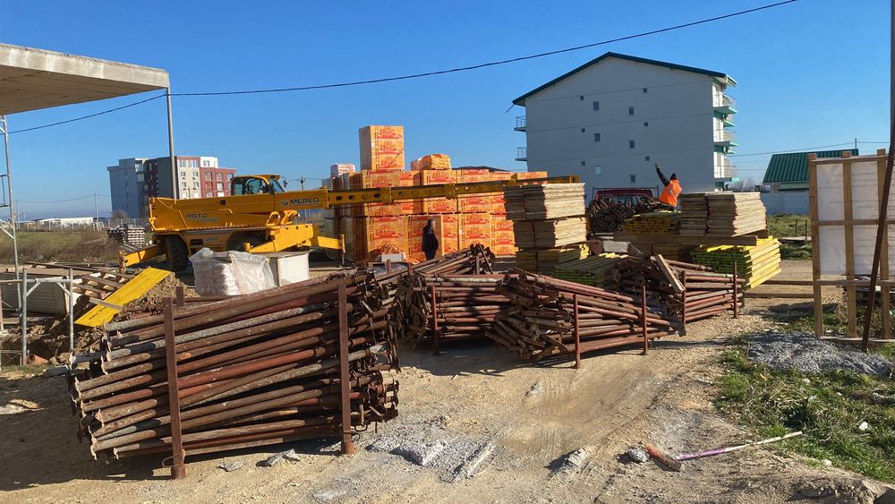 Inchirere popi metalici  schela metalică Cofrag Doka  DE INCHIRIAT