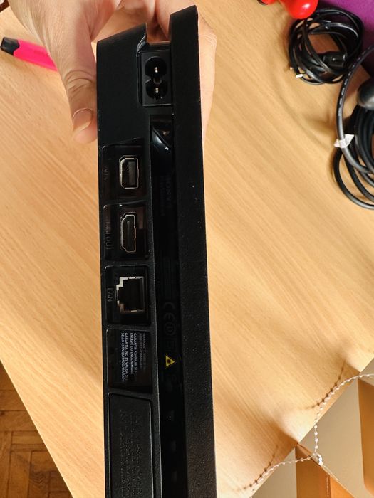 PS4 Slim 1TB + 2 Controlere originale