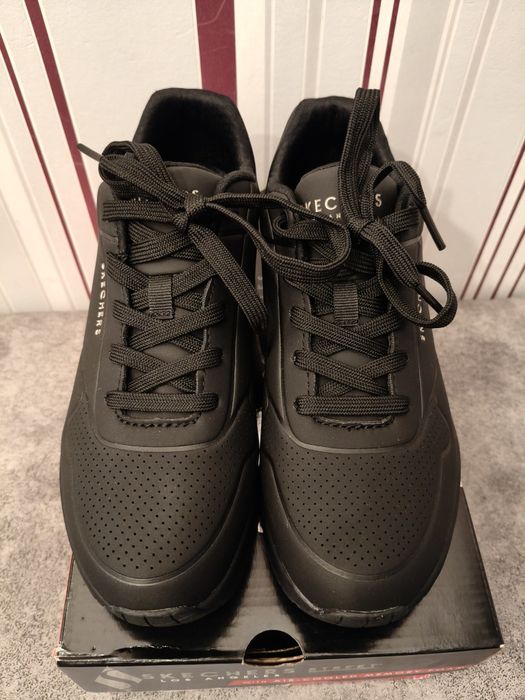 Adidași Skechers street, noi in cutie.