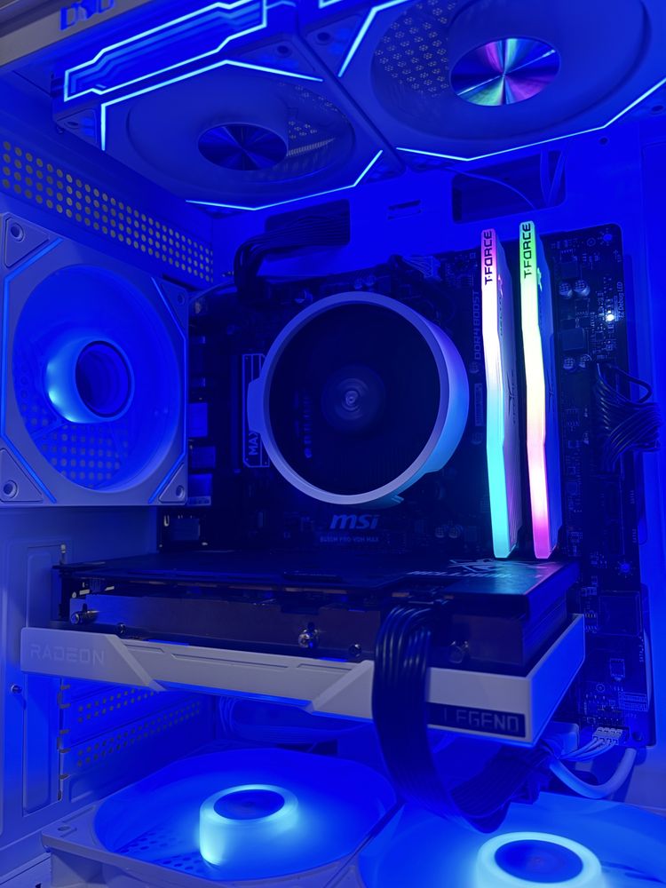 Бял геймърски компютър RYZEN 5 5500, RX6600, 16 ram, 512 ssd, 700W