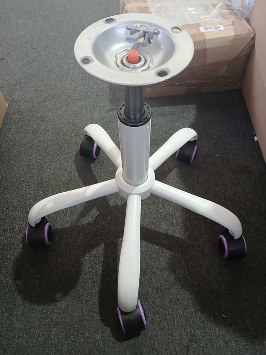 Baza scaun reglabila 42-55 cm, cu roti negre si mov, alb