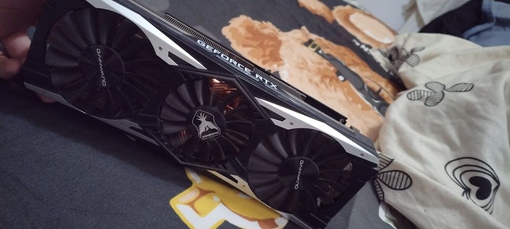 Carcasa cu coolere RTX 2080TI