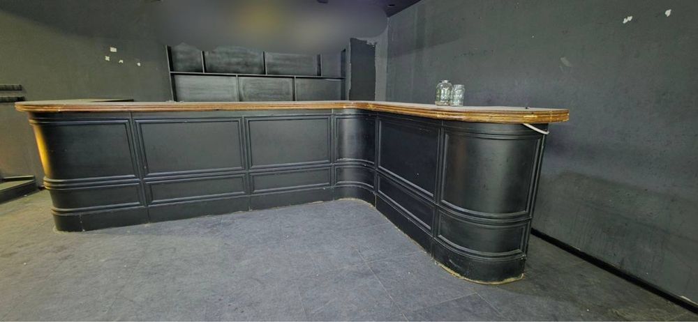 Барный стойка с шкафами