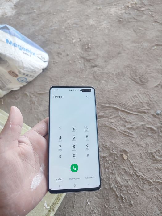 Samsung  S10 + 5G ideal.        Redmi iphone infinix
