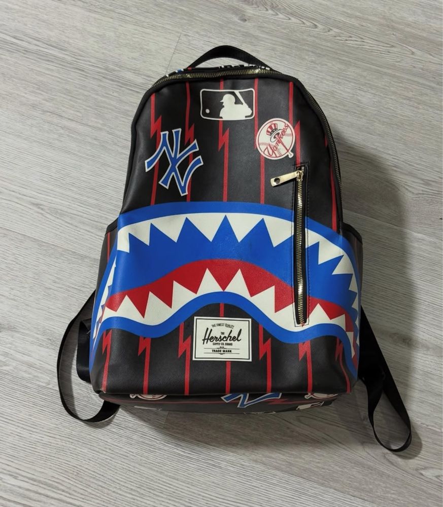 рюкзак sprayground x new era