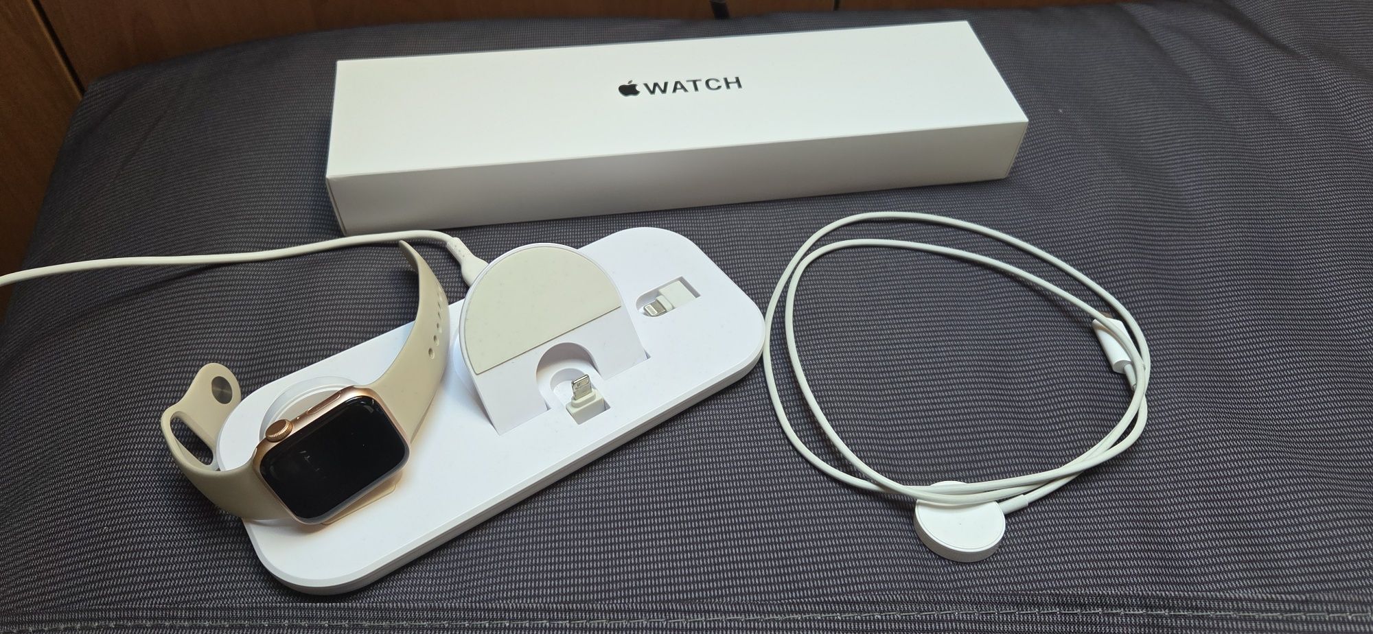 Apple Watch SE 40mm- намалена цена