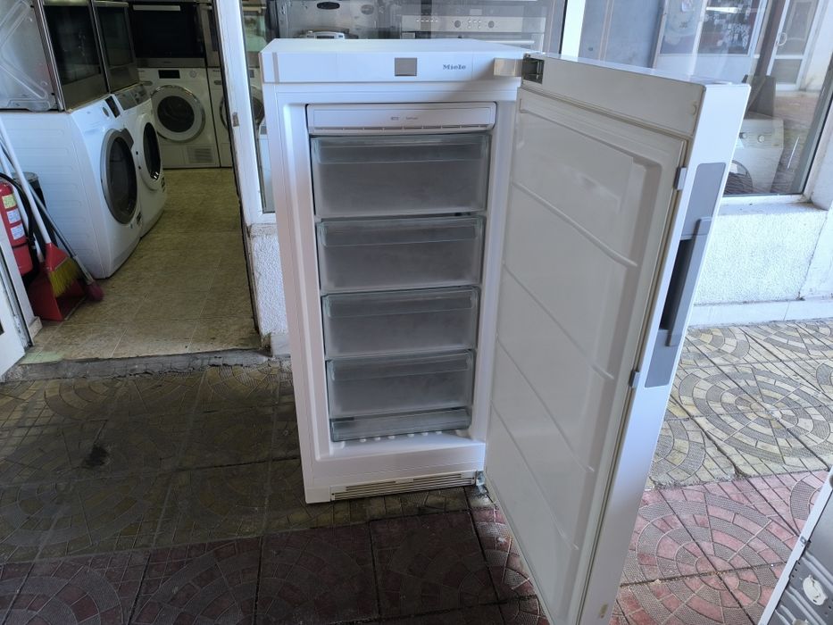 Фризер Miele FN 22263 ws - 194 литра.