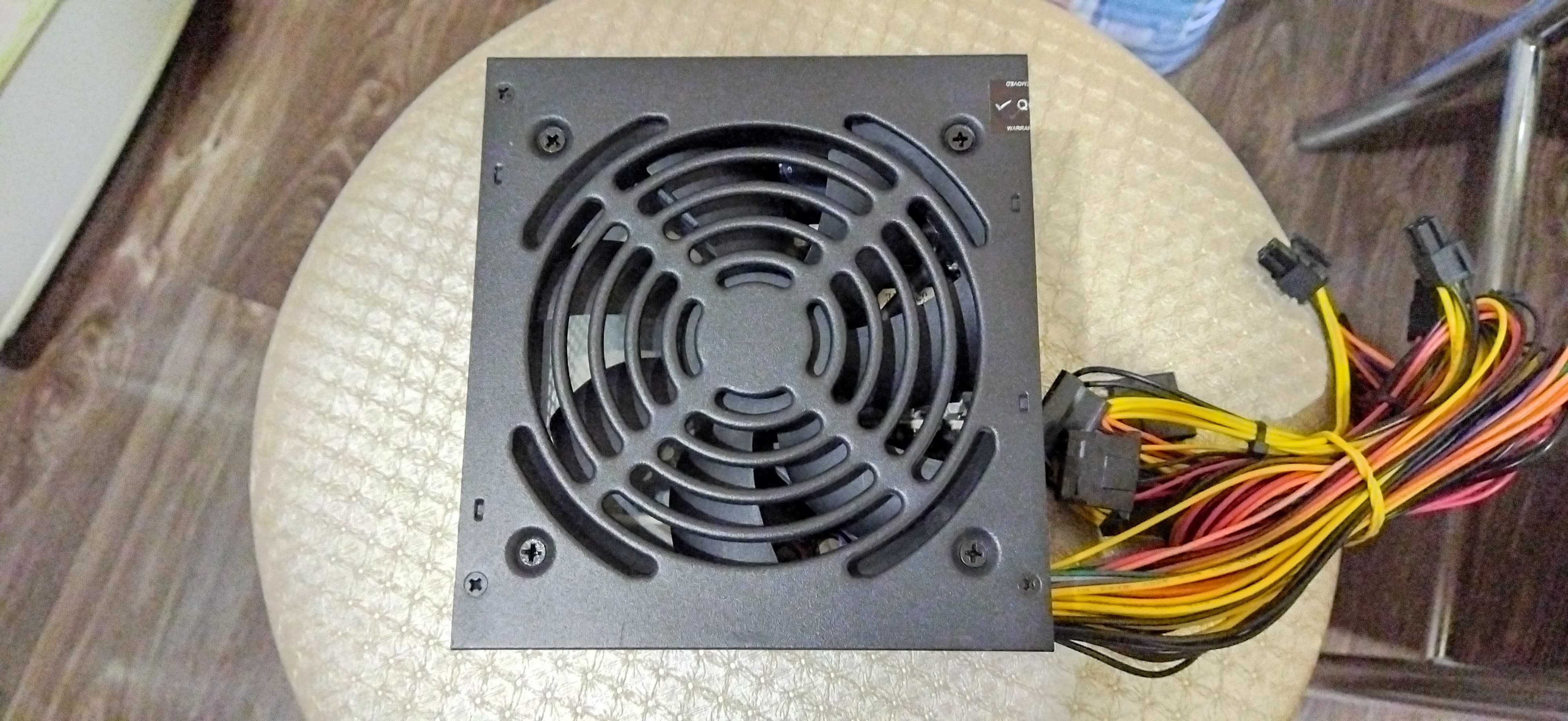 Продам блок питания 550W (есть разъём питания видеокарты 6 pin)