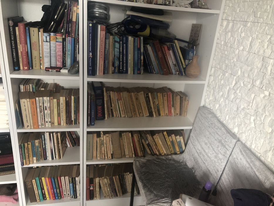 Diverse carti fotografiate