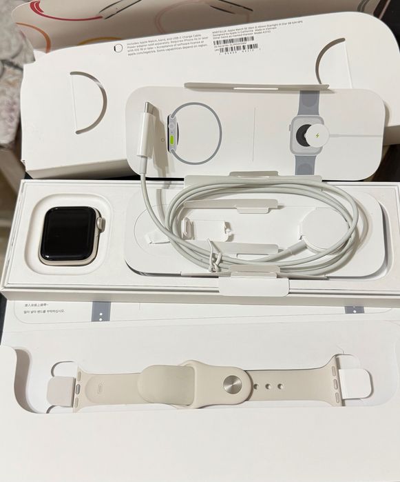 Смарт-часы Apple Watch SE 2 Gen (2023)  40 мм бежевые