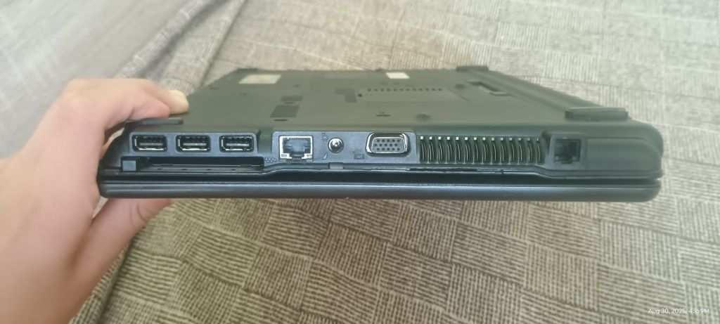 Лаптоп HP 550 със зарядно
