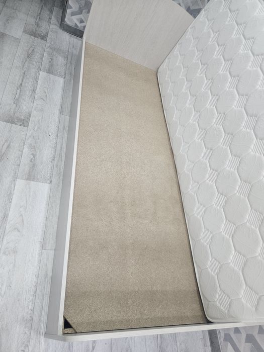 Односпальная кровать б/у в отличном состоянии