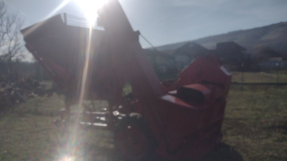 Vând culegătoare porumb,cu masa hidraulică