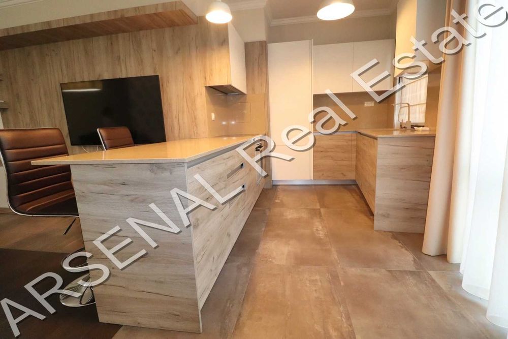 Дава се под наем Тристаен апартамент в София, Изток - 137 кв.м за 1190 € - Снимка #1