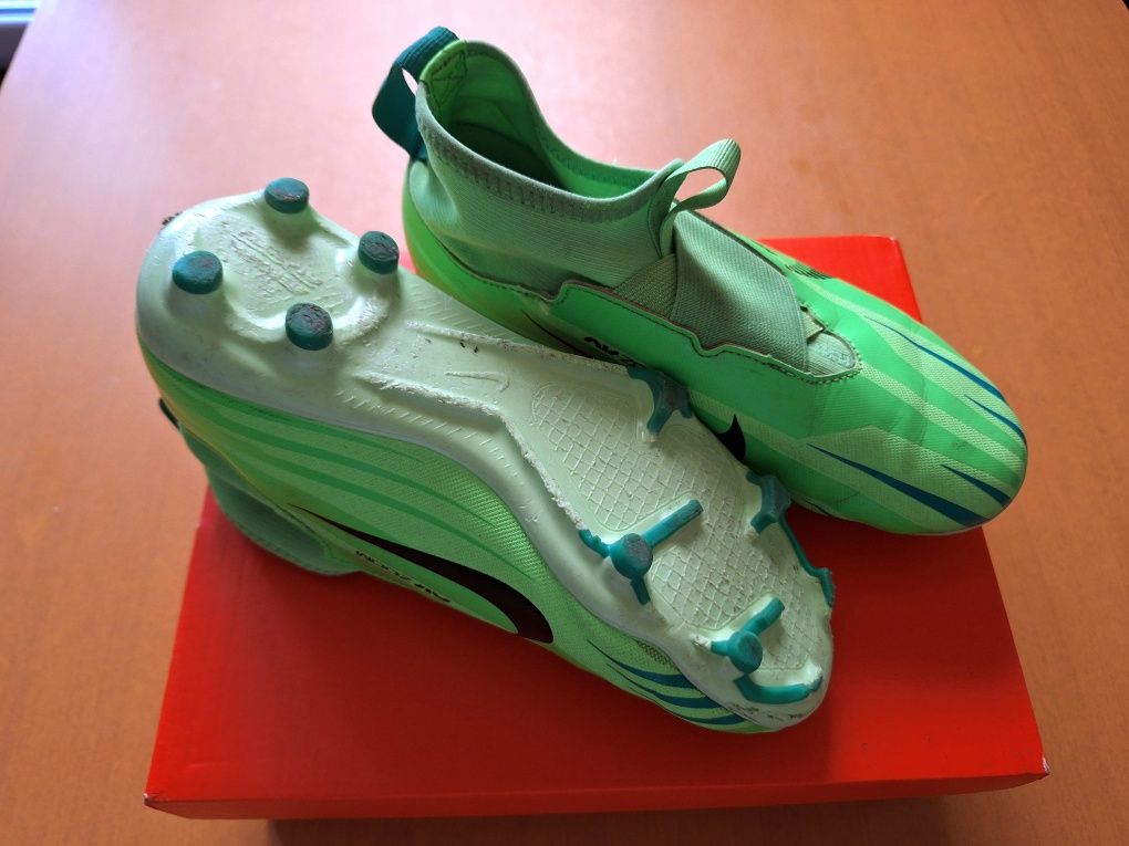 Футболни обувки- бутонки Nike  Air zoom