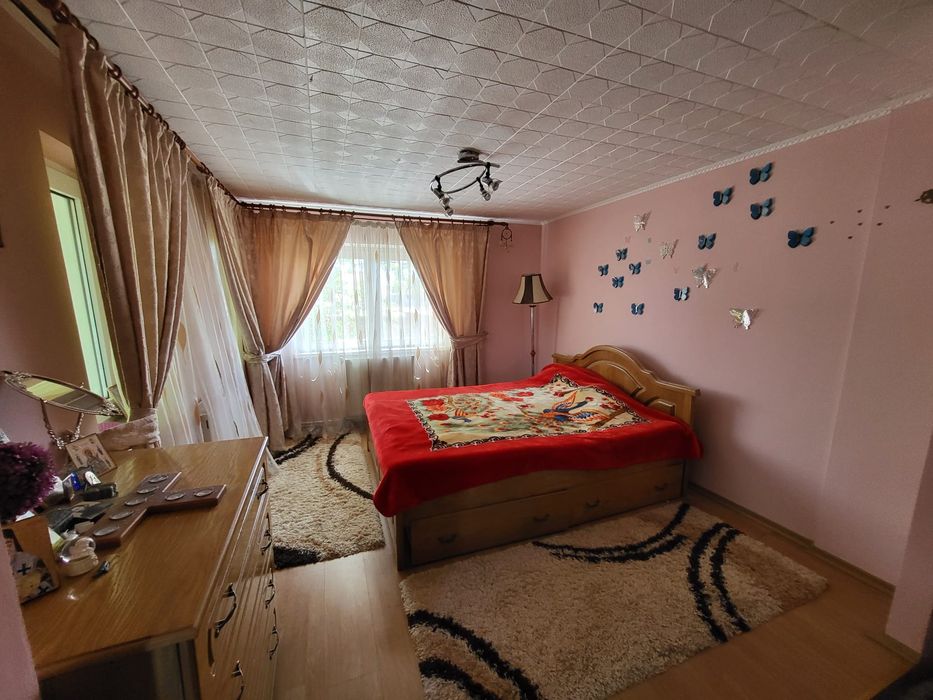 Vand vila P+1 ,garaj și teren