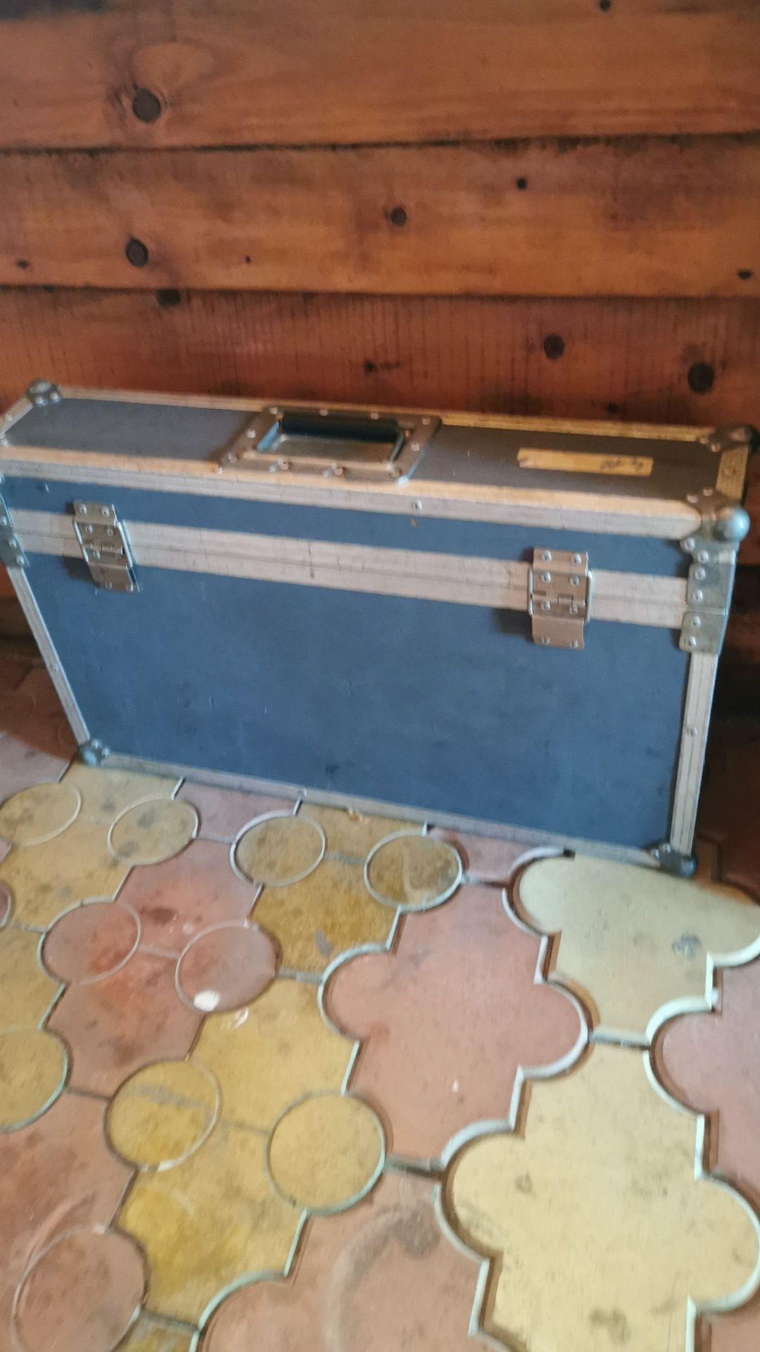 Vand case rack pentru cabluri