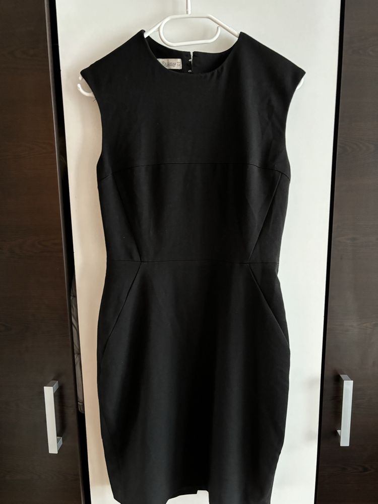 Черна рокля Pull & Bear